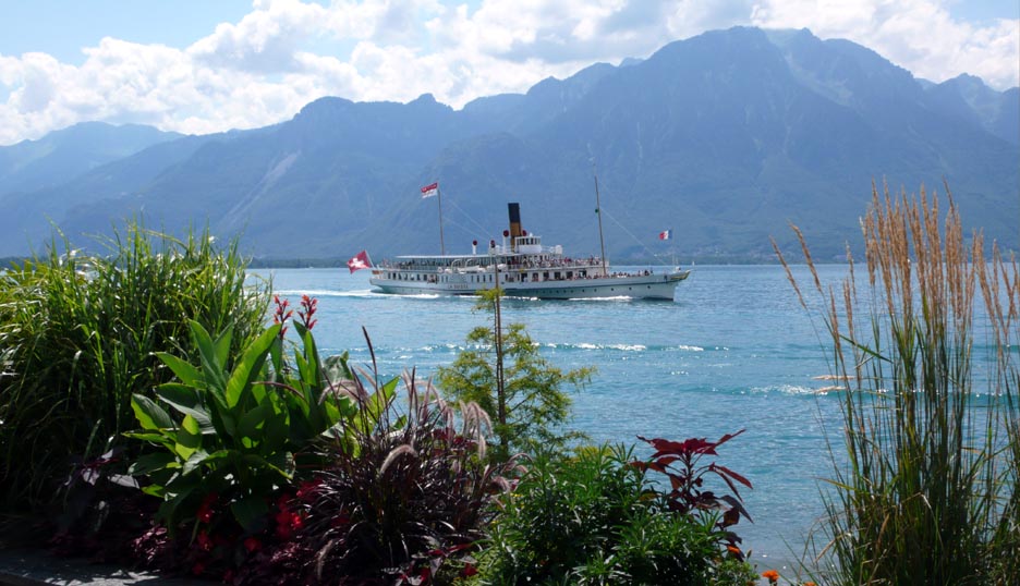 Paddle Wheel Steamer on Lake Geneva  (2010)